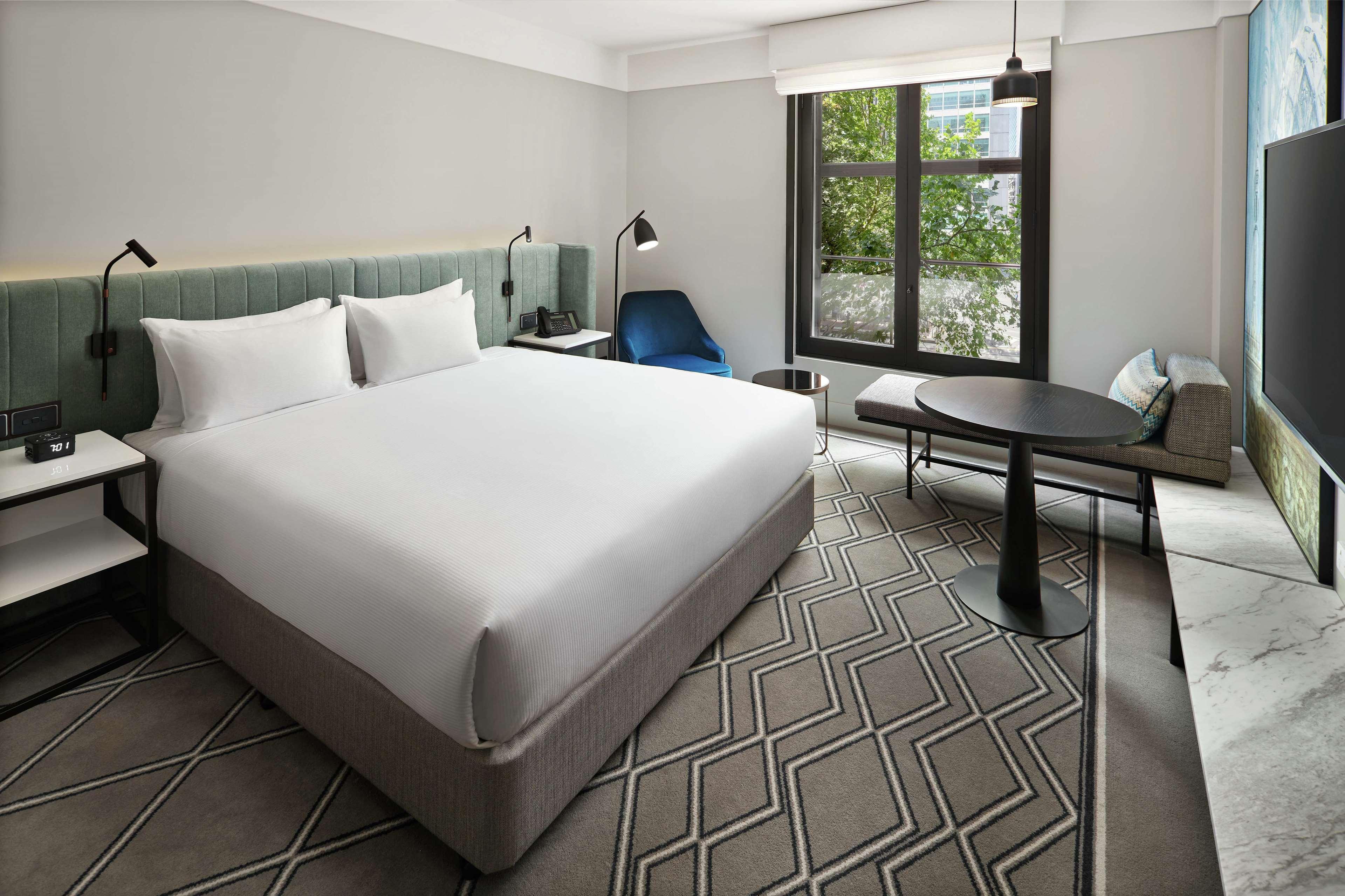 Hilton Melbourne Little Queen Street Екстер'єр фото A room at the hotel