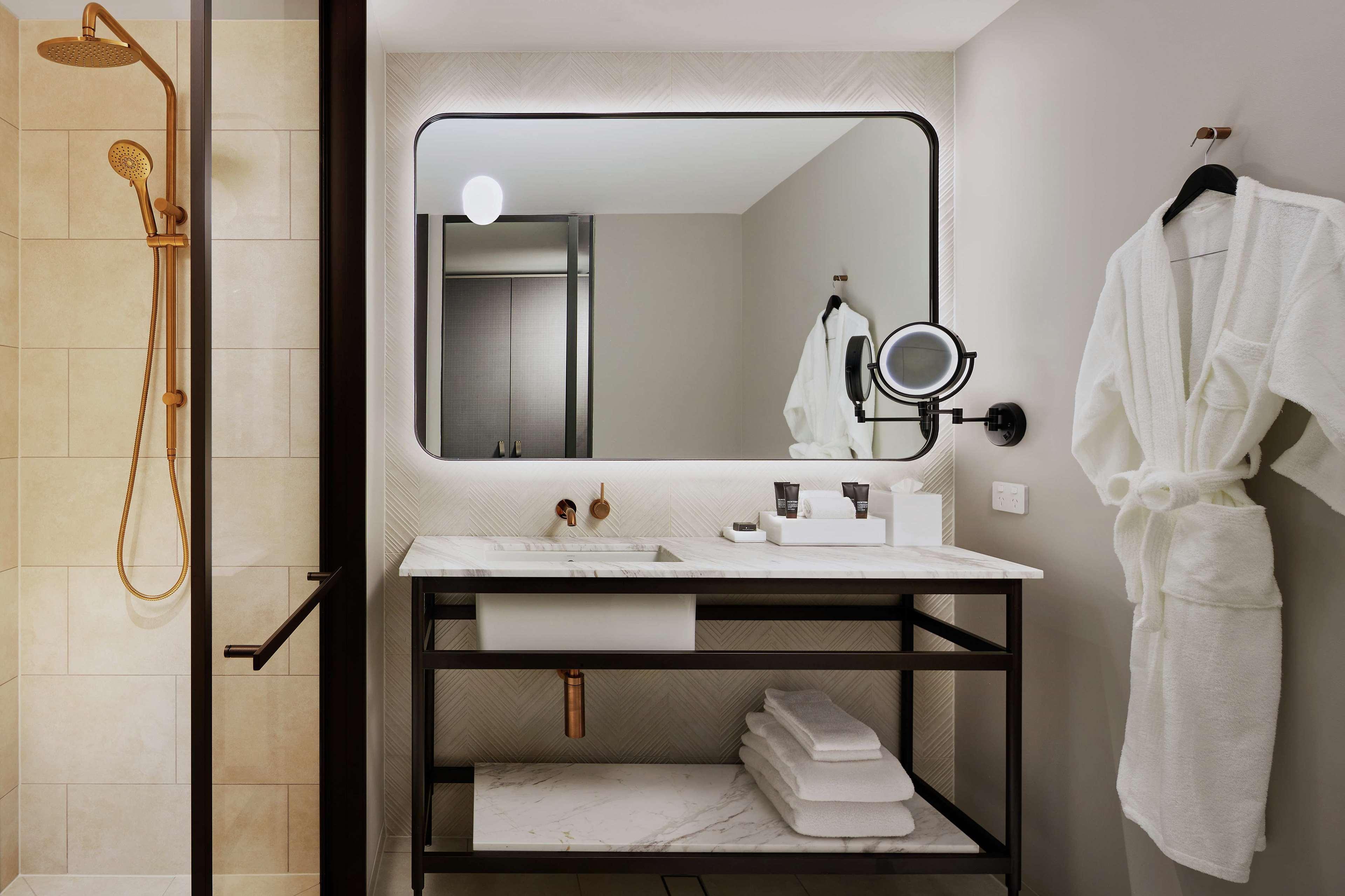 Hilton Melbourne Little Queen Street Екстер'єр фото Bathroom