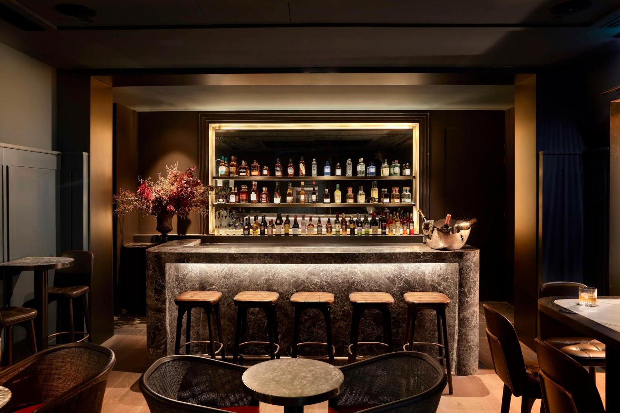 Hilton Melbourne Little Queen Street Екстер'єр фото The bar at the Connaught