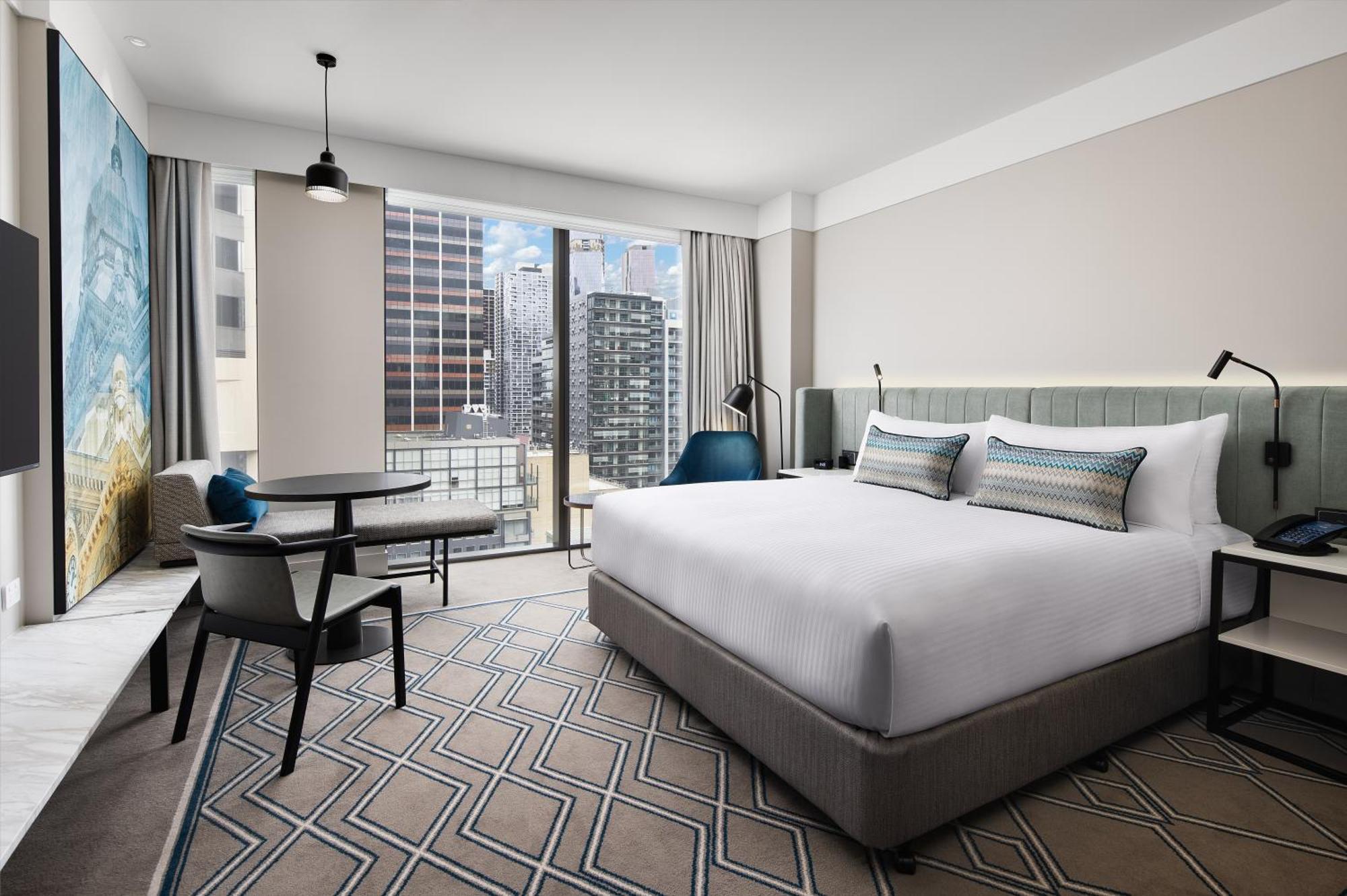Hilton Melbourne Little Queen Street Екстер'єр фото A guest room at the hotel