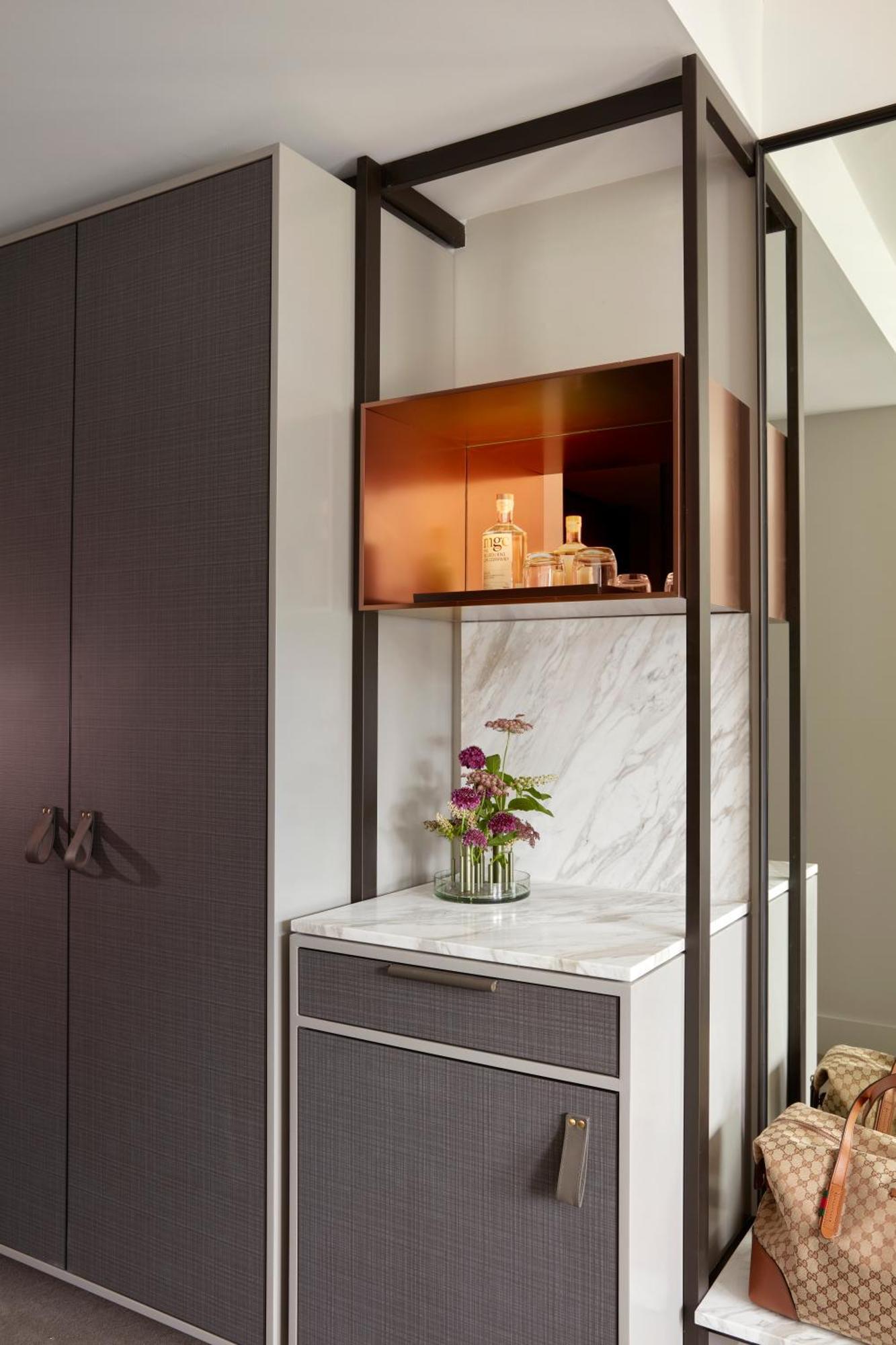 Hilton Melbourne Little Queen Street Екстер'єр фото A marble vanity